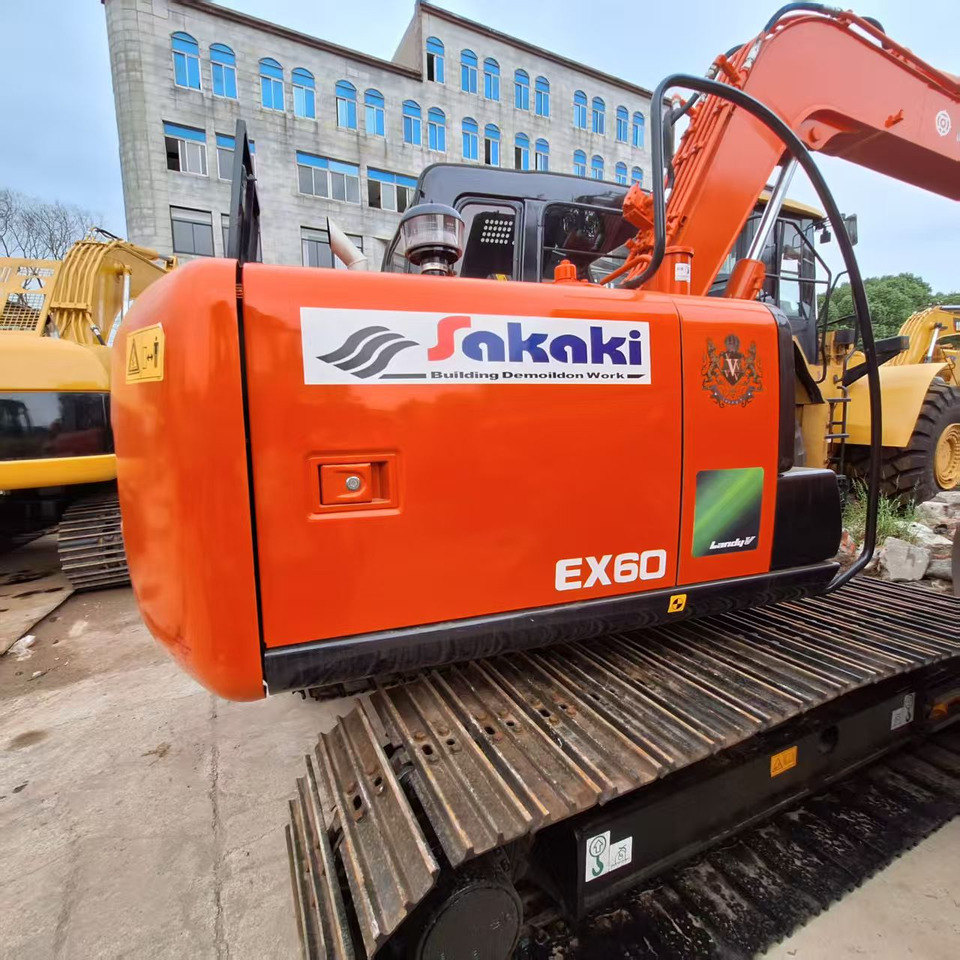 Hitachi EX60 Excavator - Lánctalpas kotró: 1 kép. Hitachi EX60 Excavator - Lánctalpas kotró: 1 kép.