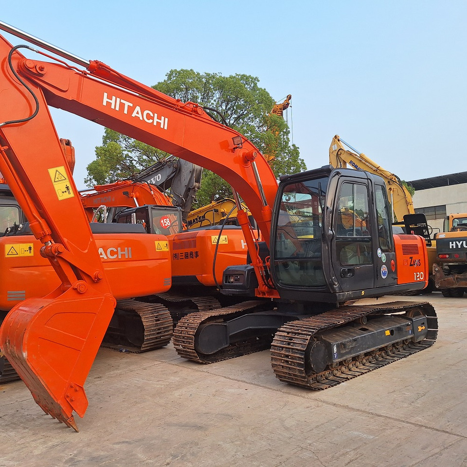 Hitachi ZX120 Excavator - Lánctalpas kotró: 1 kép. Hitachi ZX120 Excavator - Lánctalpas kotró: 1 kép.