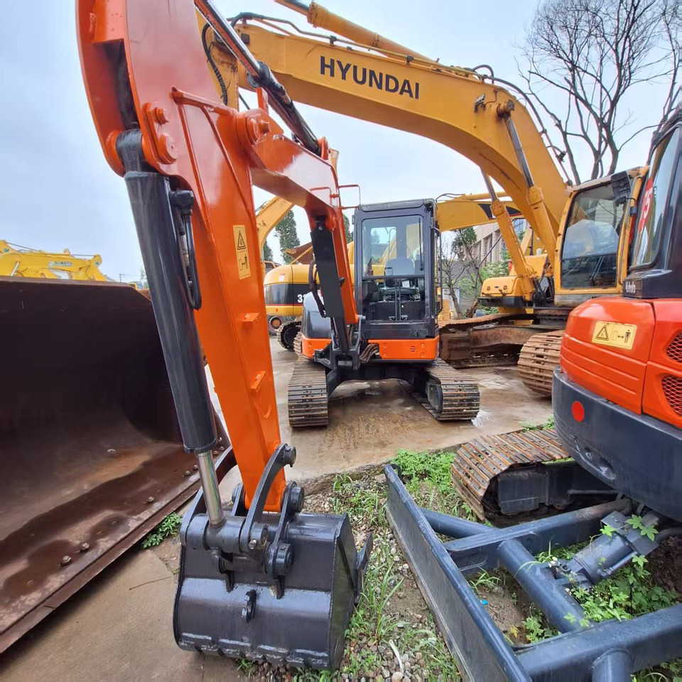 Hitachi ZX50U Excavator - Lánctalpas kotró: 4 kép. Hitachi ZX50U Excavator - Lánctalpas kotró: 4 kép.