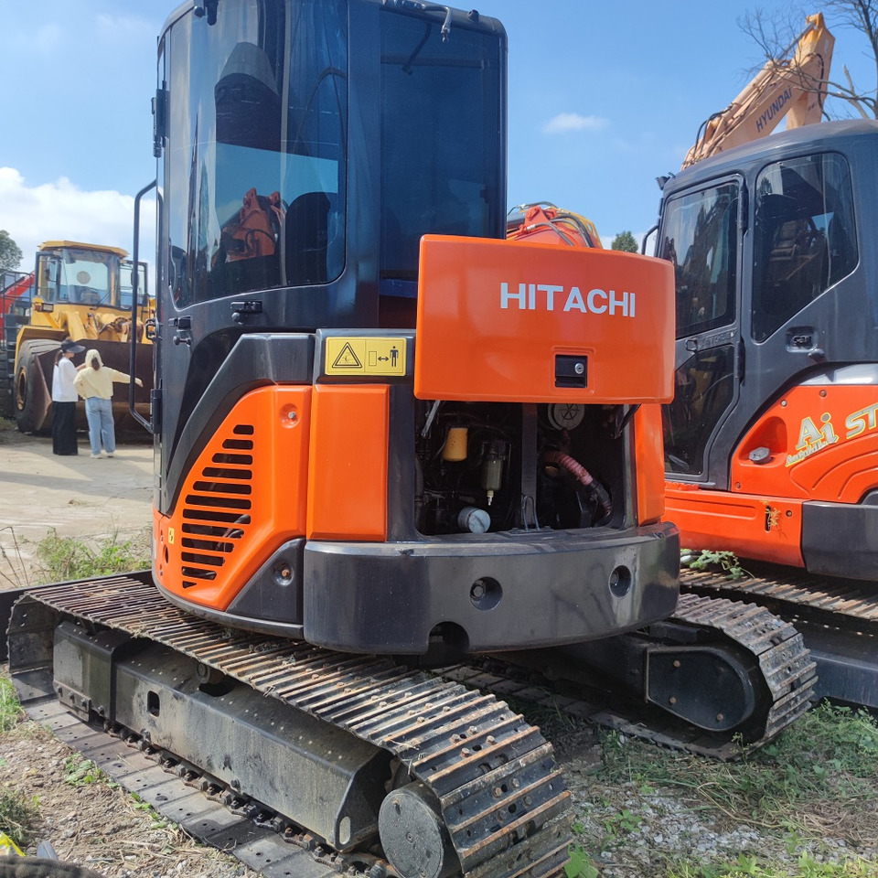 Hitachi ZX50U Excavator - Lánctalpas kotró: 4 kép. Hitachi ZX50U Excavator - Lánctalpas kotró: 4 kép.