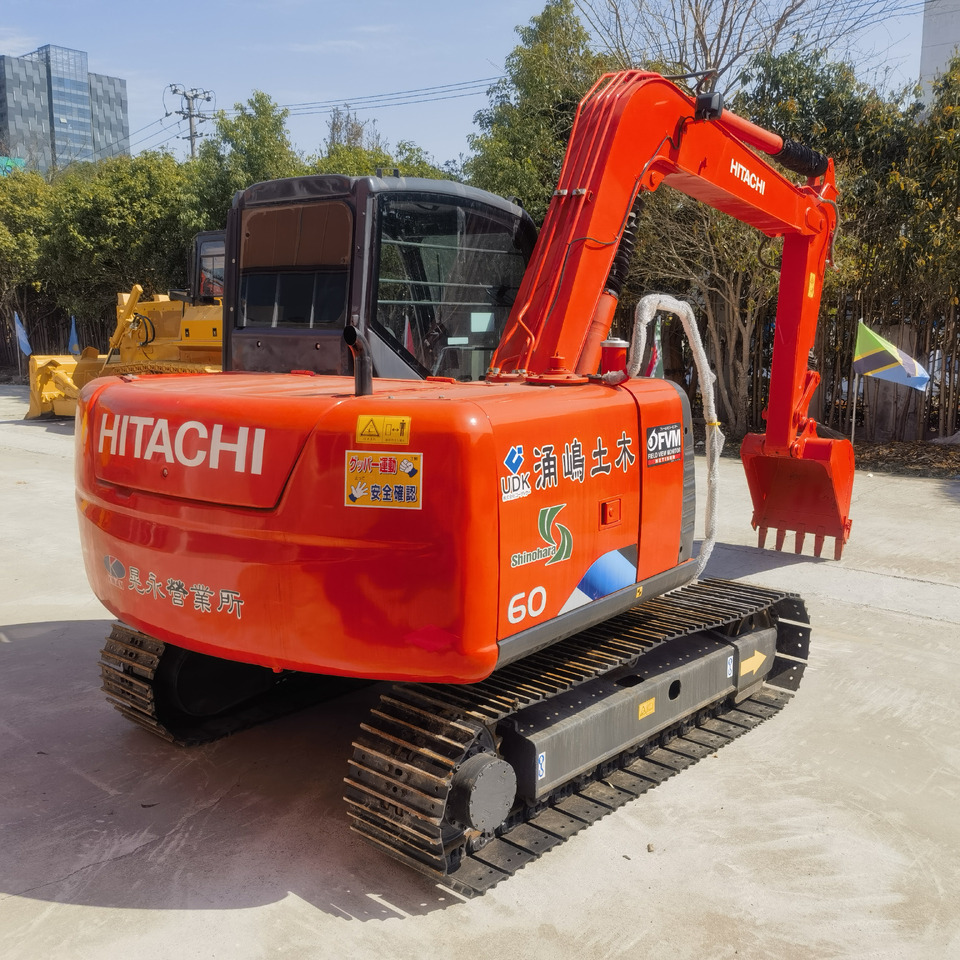 Hitachi ZX60 Excavator - Lánctalpas kotró: 5 kép. Hitachi ZX60 Excavator - Lánctalpas kotró: 5 kép.