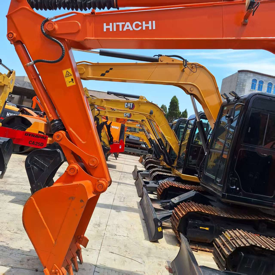 Hitachi ZX70 Excavator - Minikotró: 1 kép. Hitachi ZX70 Excavator - Minikotró: 1 kép.