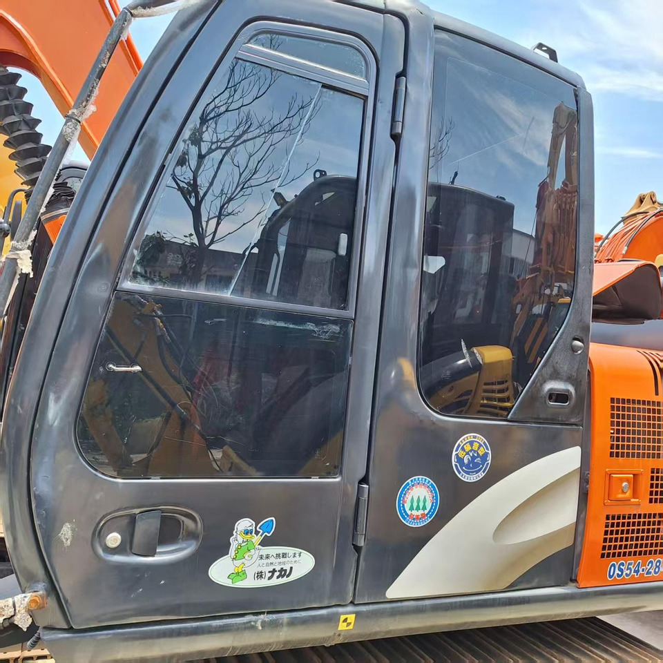 Hitachi ZX70 Excavator - Minikotró: 5 kép. Hitachi ZX70 Excavator - Minikotró: 5 kép.