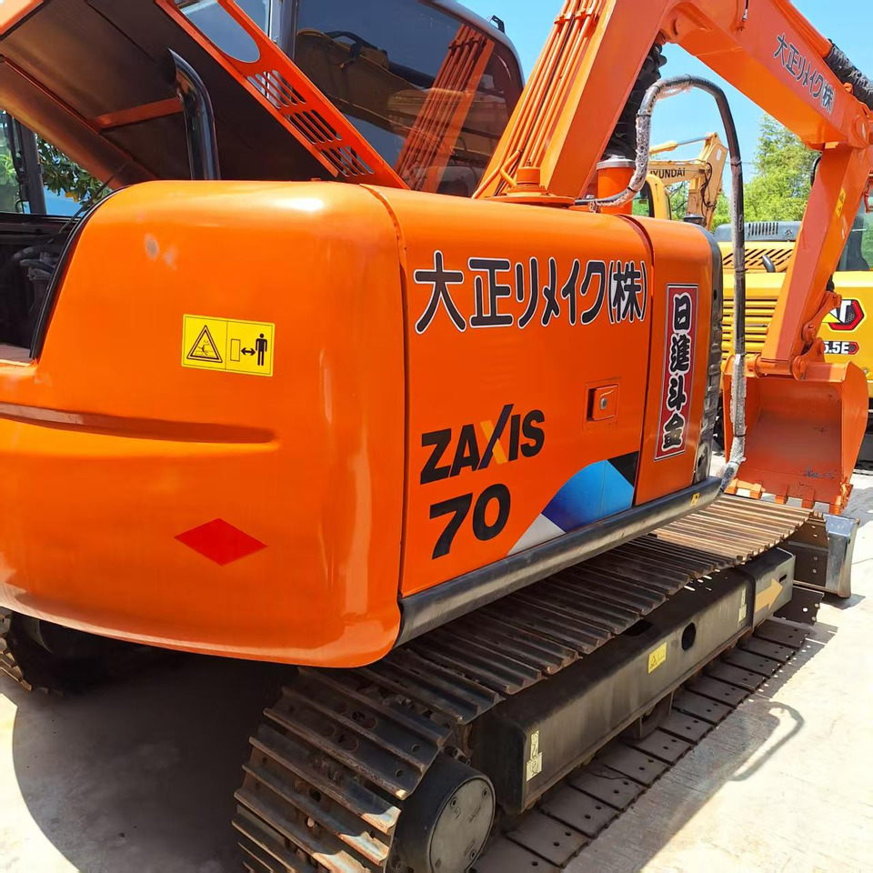Hitachi ZX70 Excavator - Minikotró: 1 kép. Hitachi ZX70 Excavator - Minikotró: 1 kép.