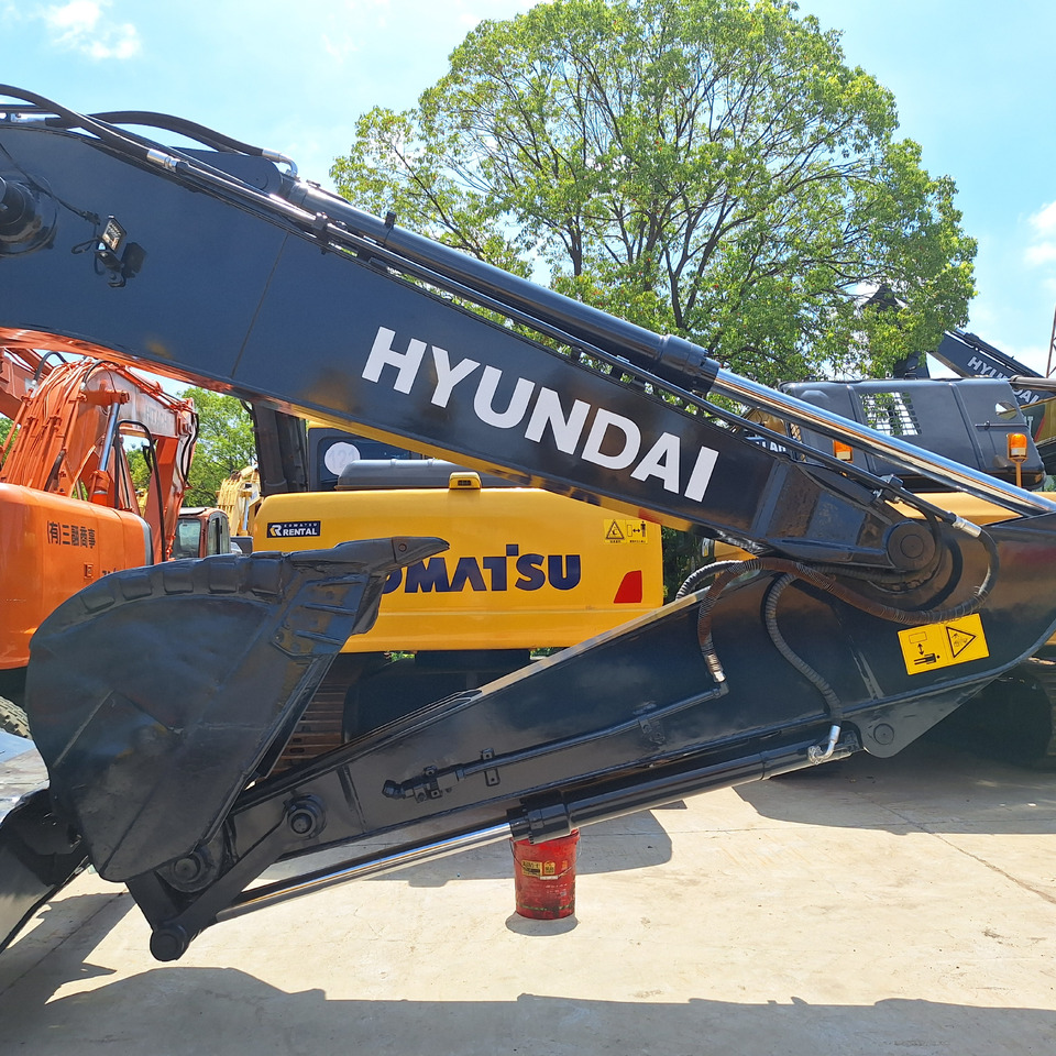 Hyundai 210w-9T wheel excavator - Gumikerekes kotró: 3 kép. Hyundai 210w-9T wheel excavator - Gumikerekes kotró: 3 kép.