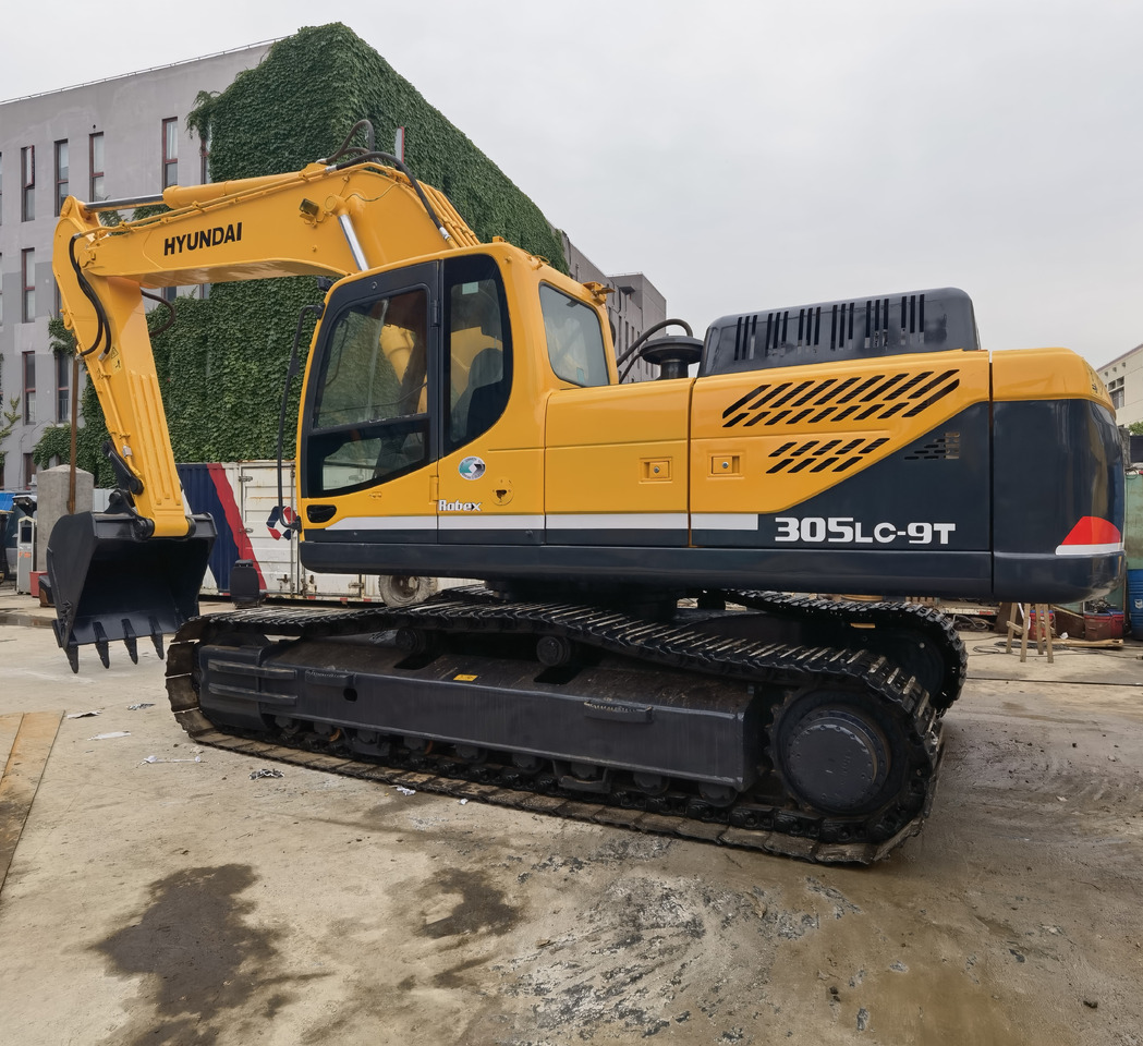 Hyundai 305LC-9T Excavator - Lánctalpas kotró: 3 kép. Hyundai 305LC-9T Excavator - Lánctalpas kotró: 3 kép.