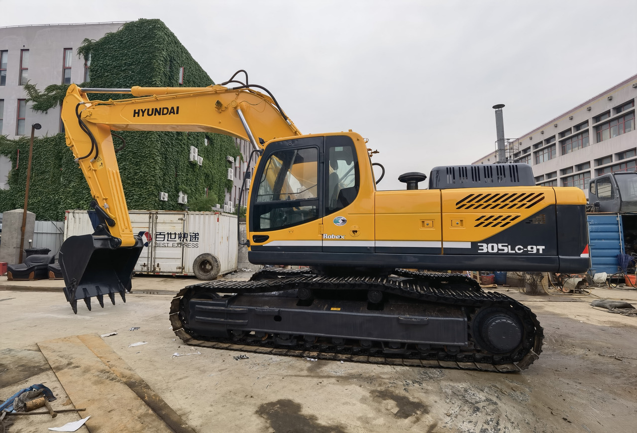 Hyundai 305LC-9T Excavator - Lánctalpas kotró: 1 kép. Hyundai 305LC-9T Excavator - Lánctalpas kotró: 1 kép.