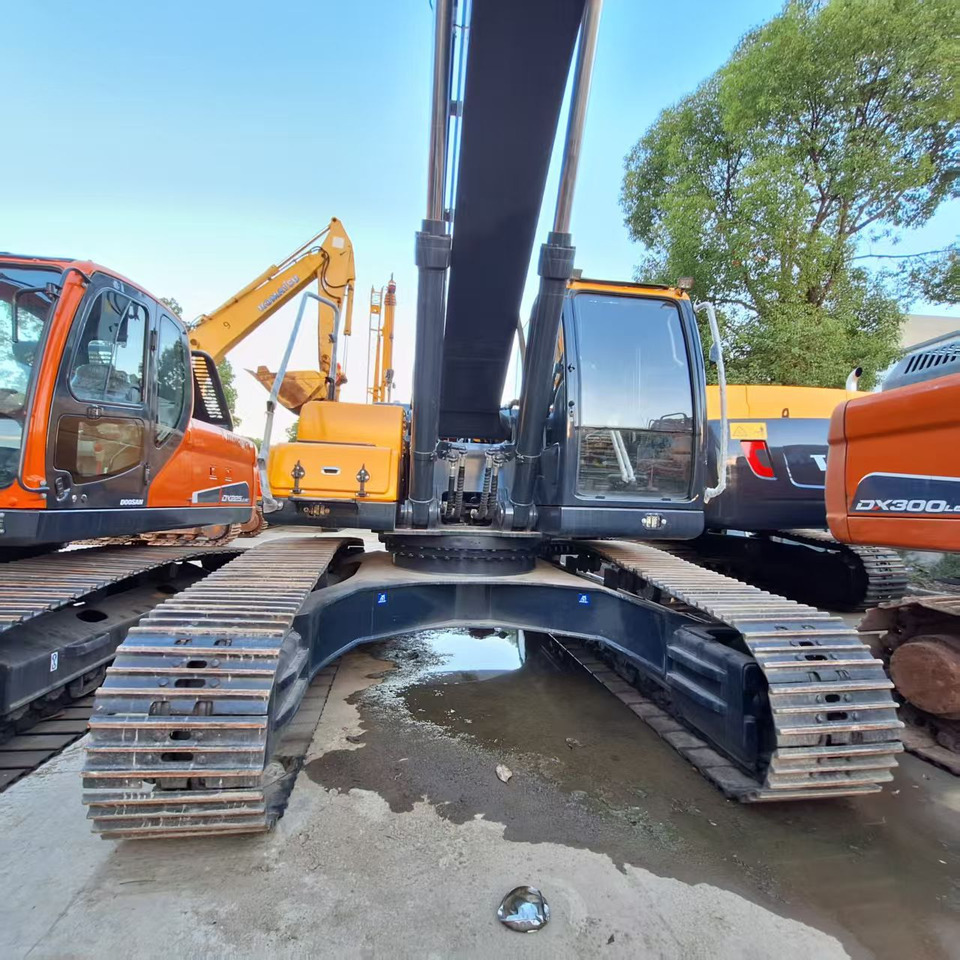 Gumikerekes kotró Hyundai 350LVS  excavator: 6 kép.