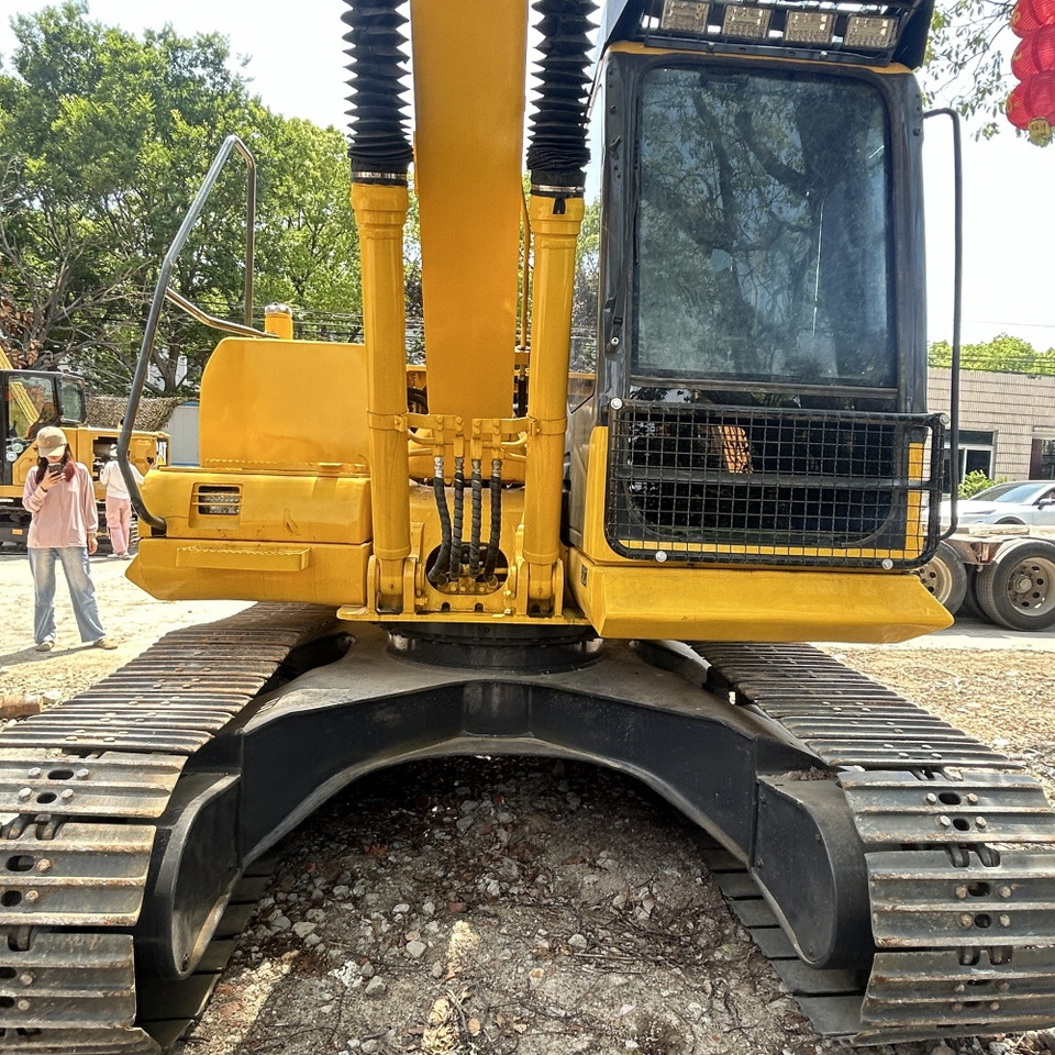 Komatsu PC130-7 Excavator - Lánctalpas kotró: 3 kép. Komatsu PC130-7 Excavator - Lánctalpas kotró: 3 kép.