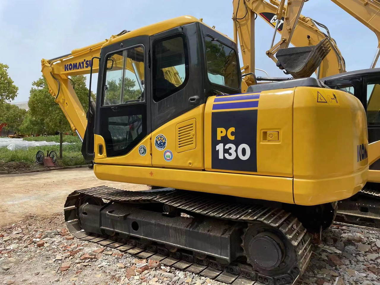 Komatsu PC130-7 excavator - Lánctalpas kotró: 1 kép. Komatsu PC130-7 excavator - Lánctalpas kotró: 1 kép.