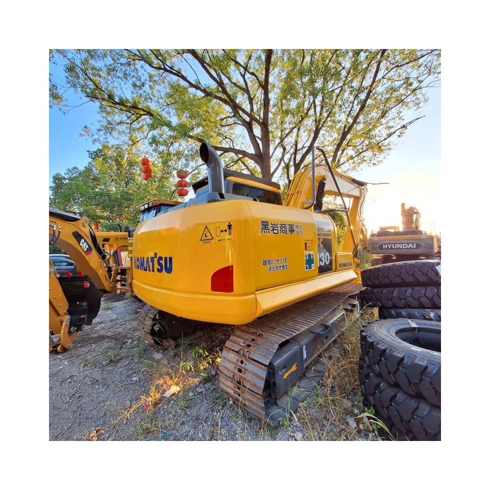 Komatsu PC130 Excavator - Lánctalpas kotró: 1 kép. Komatsu PC130 Excavator - Lánctalpas kotró: 1 kép.