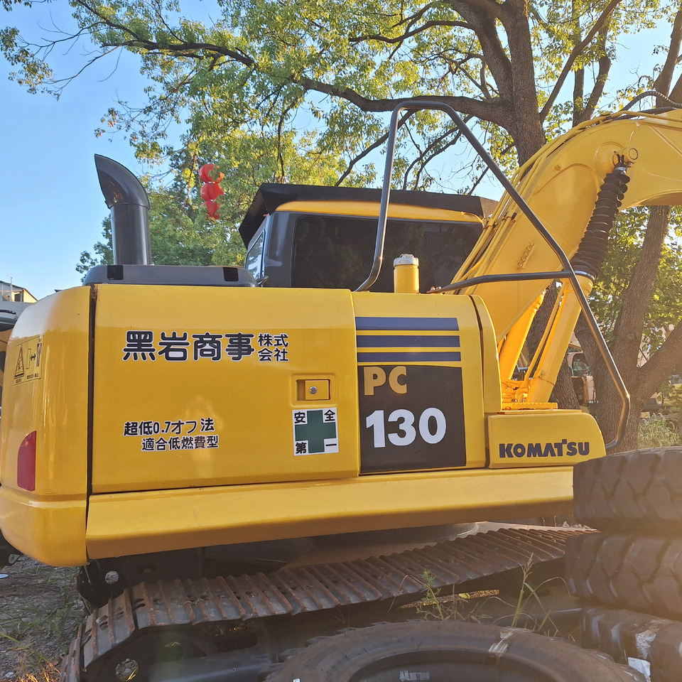 Komatsu PC130 Excavator - Lánctalpas kotró: 1 kép. Komatsu PC130 Excavator - Lánctalpas kotró: 1 kép.