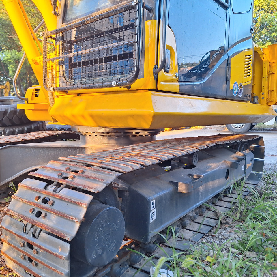 Komatsu PC130 Excavator - Lánctalpas kotró: 3 kép. Komatsu PC130 Excavator - Lánctalpas kotró: 3 kép.