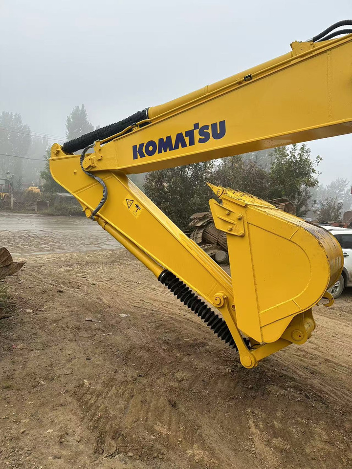 Komatsu PC200-7 excavator - Lánctalpas kotró: 5 kép. Komatsu PC200-7 excavator - Lánctalpas kotró: 5 kép.