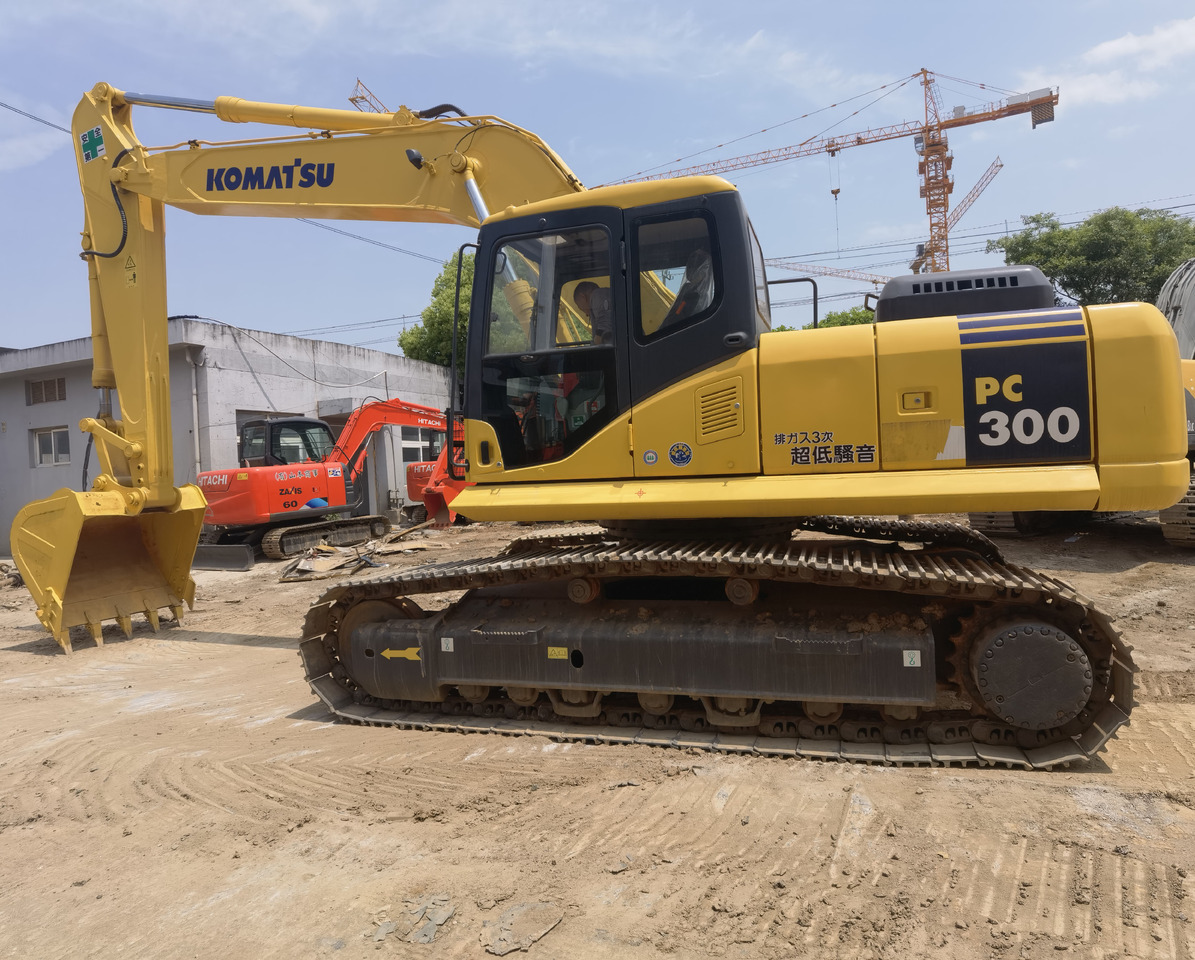 Komatsu PC350-7 excavator - Lánctalpas kotró: 2 kép. Komatsu PC350-7 excavator - Lánctalpas kotró: 2 kép.