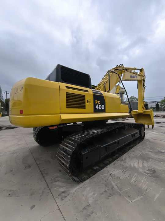 Komatsu PC400 -8 - Lánctalpas kotró: 4 kép. Komatsu PC400 -8 - Lánctalpas kotró: 4 kép.