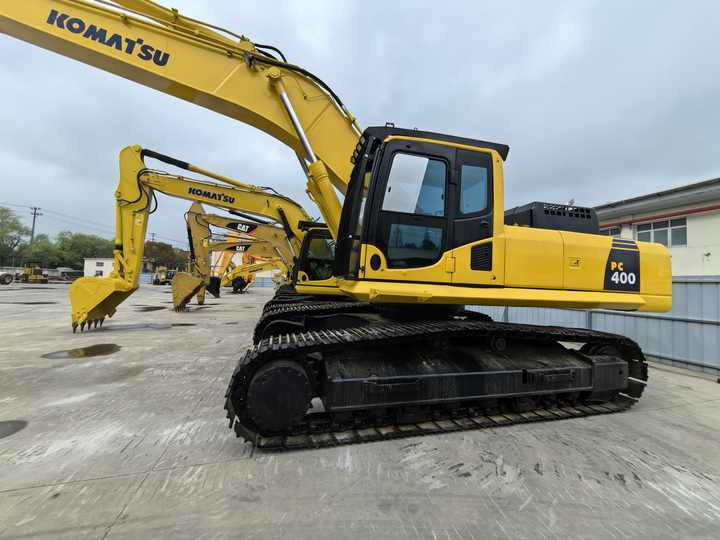 Komatsu PC400 -8 - Lánctalpas kotró: 3 kép. Komatsu PC400 -8 - Lánctalpas kotró: 3 kép.