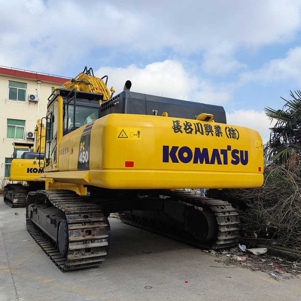 Komatsu PC450 -8 - Lánctalpas kotró: 2 kép. Komatsu PC450 -8 - Lánctalpas kotró: 2 kép.