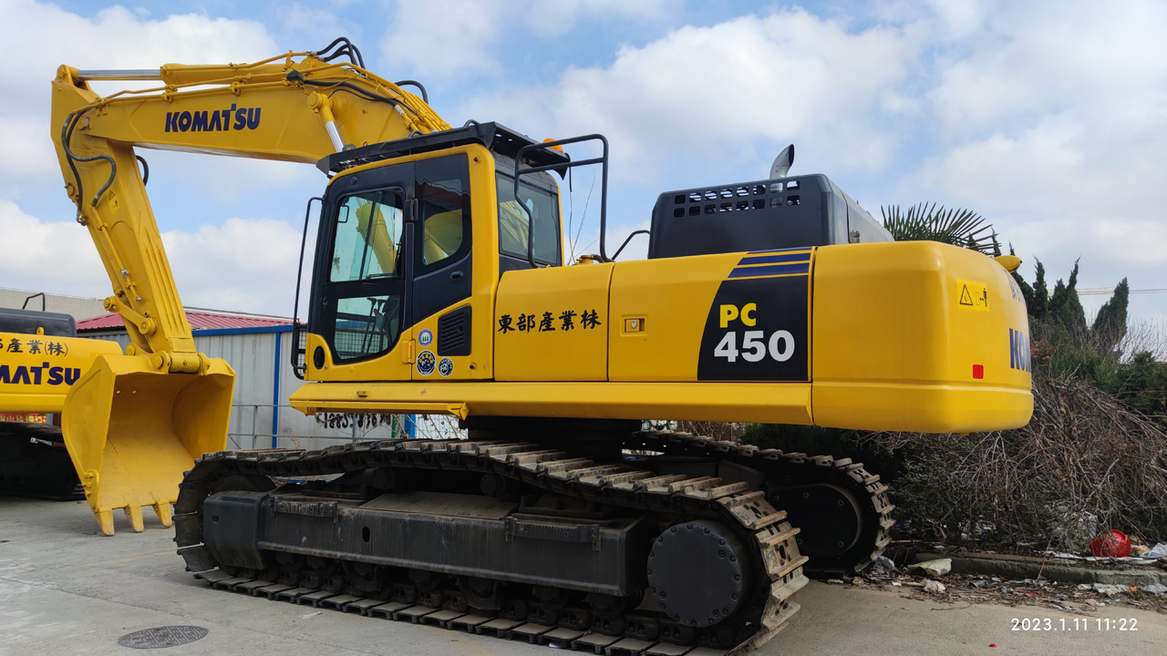Komatsu PC450 -8 - Lánctalpas kotró: 2 kép. Komatsu PC450 -8 - Lánctalpas kotró: 2 kép.