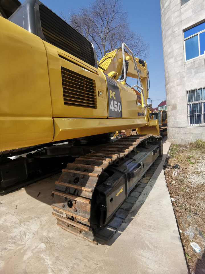 Komatsu PC450 -8 excavator - Lánctalpas kotró: 3 kép. Komatsu PC450 -8 excavator - Lánctalpas kotró: 3 kép.