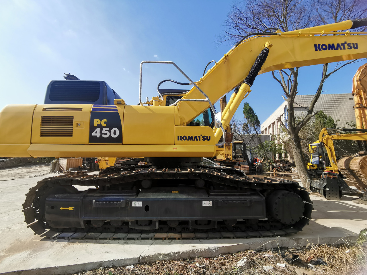 Komatsu PC450 -8 excavator - Lánctalpas kotró: 4 kép. Komatsu PC450 -8 excavator - Lánctalpas kotró: 4 kép.