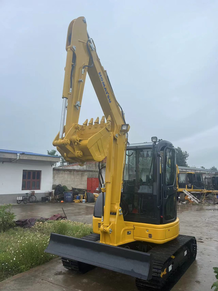 Komatsu  PC55MR - Minikotró: 4 kép. Komatsu  PC55MR - Minikotró: 4 kép.