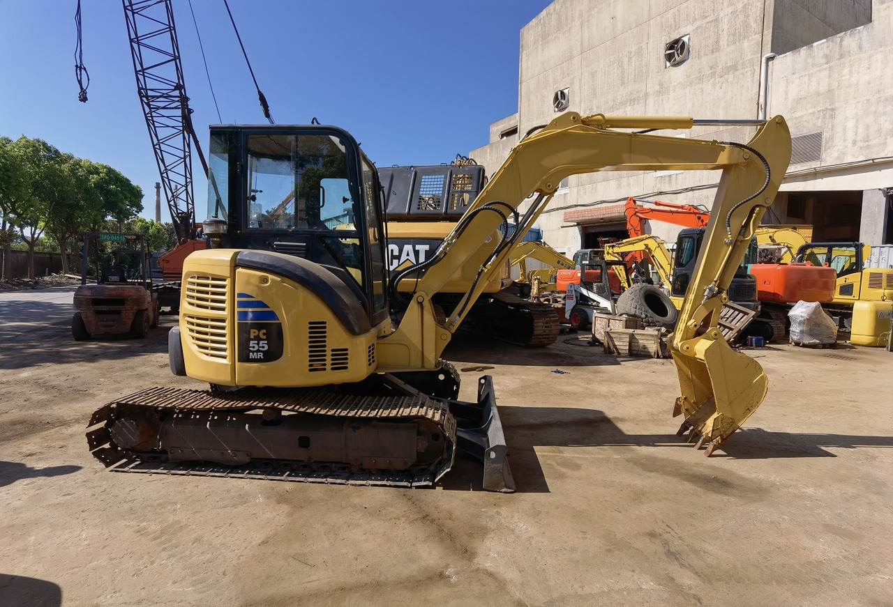 Minikotró Komatsu PC55MR: 6 kép. Minikotró Komatsu PC55MR: 6 kép.