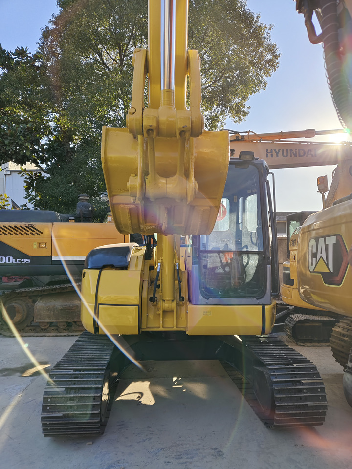 Komatsu PC78US Excavator - Kotrógép: 2 kép. Komatsu PC78US Excavator - Kotrógép: 2 kép.