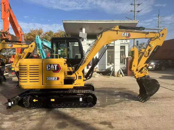 Lowest price used cat 306E2 small crawler digger caterpillar 306e2 mini excavator for sale - Lánctalpas kotró: 4 kép. Lowest price used cat 306E2 small crawler digger caterpillar 306e2 mini excavator for sale - Lánctalpas kotró: 4 kép.