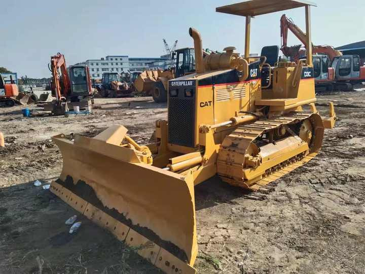 Original Japan Used Caterpillar D3C Crawler Bulldozer For sale - Buldózer: 4 kép. Original Japan Used Caterpillar D3C Crawler Bulldozer For sale - Buldózer: 4 kép.