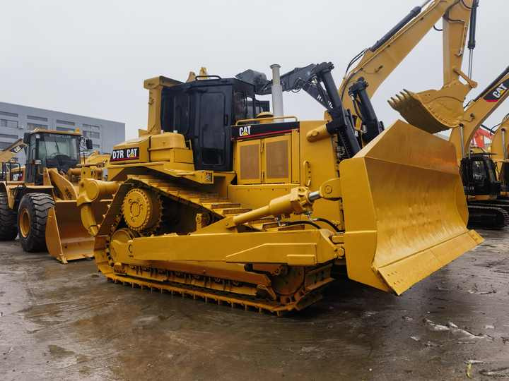 Second Hand CAT D8R Dozer Caterpillar Used D7R D8R tractor bulldozer with good engine for sale - Buldózer: 2 kép. Second Hand CAT D8R Dozer Caterpillar Used D7R D8R tractor bulldozer with good engine for sale - Buldózer: 2 kép.