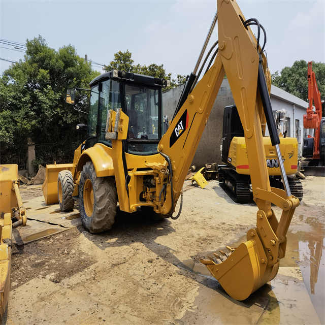 Second hand with good condition cat 420f backhoe loader 4x4 caterpillar 420f backhoe loaders in stock in shanghai yard - Kotrórakodó: 2 kép. Second hand with good condition cat 420f backhoe loader 4x4 caterpillar 420f backhoe loaders in stock in shanghai yard - Kotrórakodó: 2 kép.