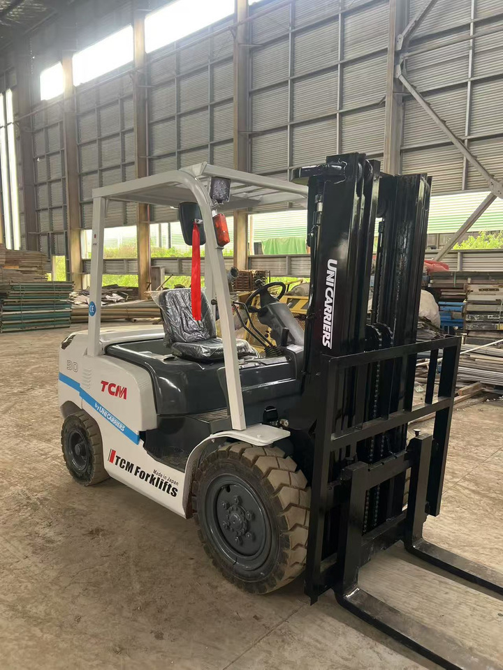 TCM FD30 Forklift - Dízel targonca: 3 kép. TCM FD30 Forklift - Dízel targonca: 3 kép.