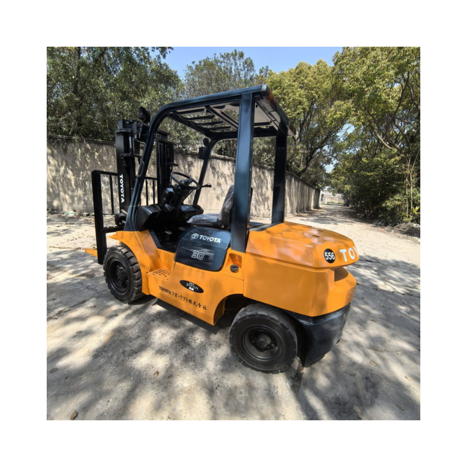Toyota FD30 Forklift - Dízel targonca: 1 kép. Toyota FD30 Forklift - Dízel targonca: 1 kép.