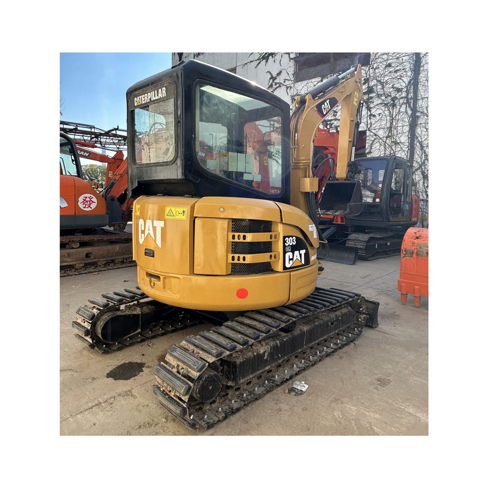 Used CAT 303CR mini excavator - Minikotró: 1 kép. Used CAT 303CR mini excavator - Minikotró: 1 kép.