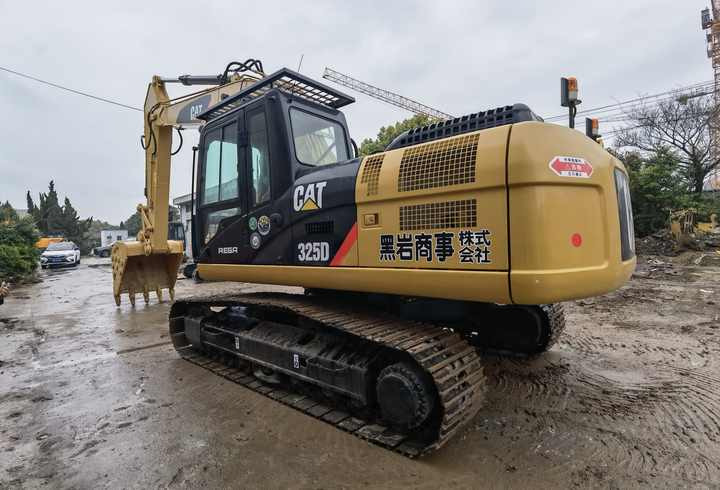 Used Caterpillar 325D crawler hydraulic excavator in good condition with strong power FOR SALE - Lánctalpas kotró: 3 kép. Used Caterpillar 325D crawler hydraulic excavator in good condition with strong power FOR SALE - Lánctalpas kotró: 3 kép.