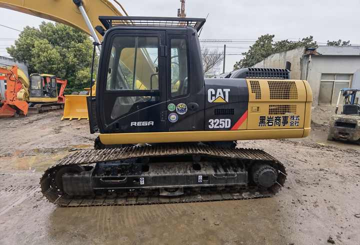 Used Caterpillar 325D crawler hydraulic excavator in good condition with strong power FOR SALE - Lánctalpas kotró: 4 kép. Used Caterpillar 325D crawler hydraulic excavator in good condition with strong power FOR SALE - Lánctalpas kotró: 4 kép.