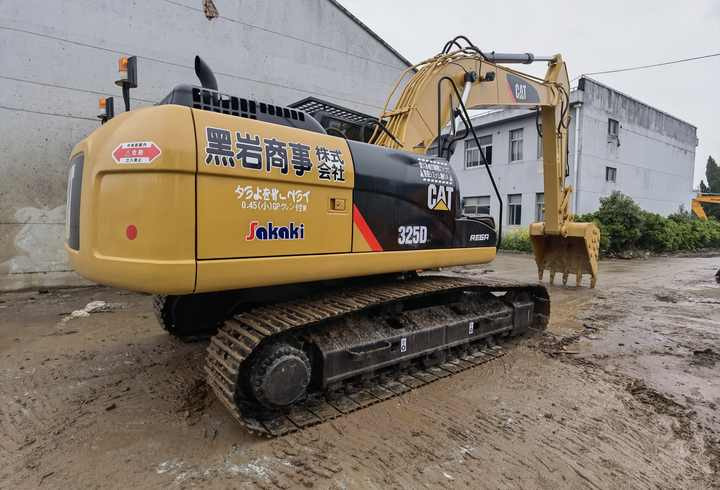 Used Caterpillar 325D crawler hydraulic excavator in good condition with strong power FOR SALE - Lánctalpas kotró: 2 kép. Used Caterpillar 325D crawler hydraulic excavator in good condition with strong power FOR SALE - Lánctalpas kotró: 2 kép.
