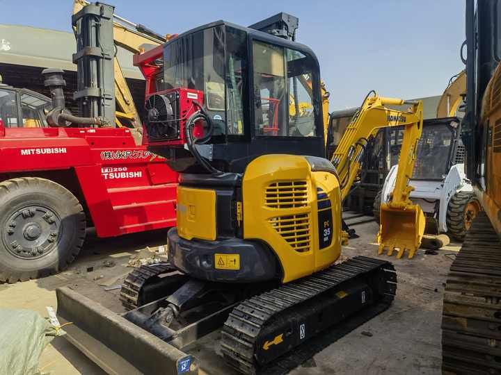 Used Komatsu PC70-8 mini digger original Japan Komatsu PC70 PC78 PC60 PC35mr PC40mr PC55mr small excavator on sale - Lánctalpas kotró: 3 kép. Used Komatsu PC70-8 mini digger original Japan Komatsu PC70 PC78 PC60 PC35mr PC40mr PC55mr small excavator on sale - Lánctalpas kotró: 3 kép.