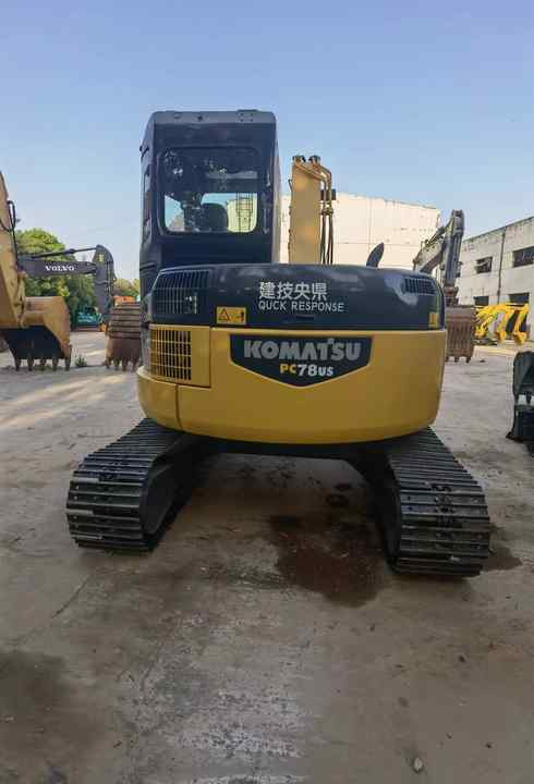 Used Small Crawler Excavator PC78US Japan Brand komatsu model pc78us For Sale - Kotrógép: 2 kép. Used Small Crawler Excavator PC78US Japan Brand komatsu model pc78us For Sale - Kotrógép: 2 kép.