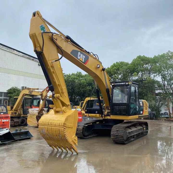 Used cheap hydraulic crawler excavator 20 ton caterpillar 320D2 excavator for sale - Lánctalpas kotró: 4 kép. Used cheap hydraulic crawler excavator 20 ton caterpillar 320D2 excavator for sale - Lánctalpas kotró: 4 kép.