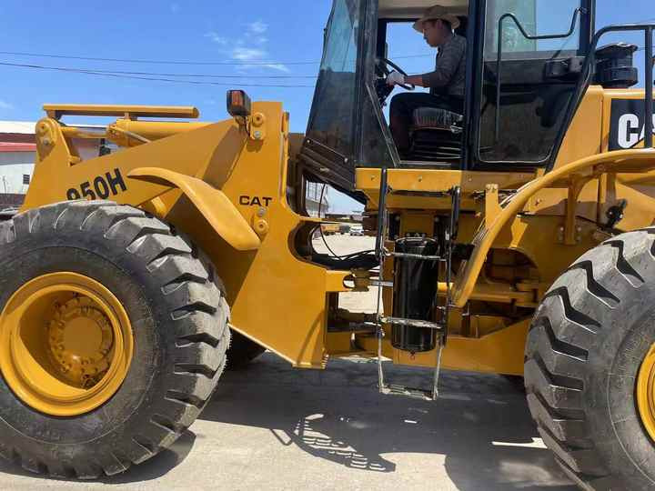 Caterpillar 950H wheel loader used heavy equipment cheap price 950H 966H 950GC for sale - Gumikerekes homlokrakodó: 2 kép. Caterpillar 950H wheel loader used heavy equipment cheap price 950H 966H 950GC for sale - Gumikerekes homlokrakodó: 2 kép.