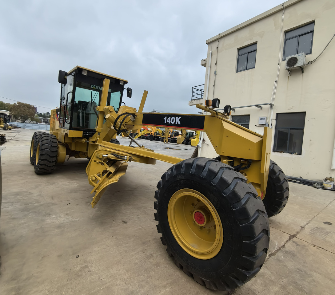 Used caterpillar 140k motor grader - Gréder: 1 kép. Used caterpillar 140k motor grader - Gréder: 1 kép.