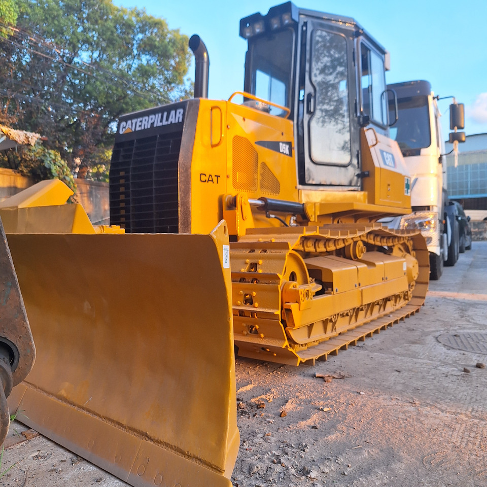 Used caterpillar cat D5k bulldozer - Buldózer: 3 kép. Used caterpillar cat D5k bulldozer - Buldózer: 3 kép.