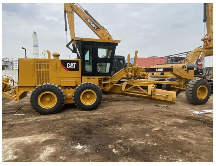 Used grader caterpillar 140H Caterpillar motor grader 140H 140G 120K 120G 14H cheap used grader - Gréder: 1 kép. Used grader caterpillar 140H Caterpillar motor grader 140H 140G 120K 120G 14H cheap used grader - Gréder: 1 kép.