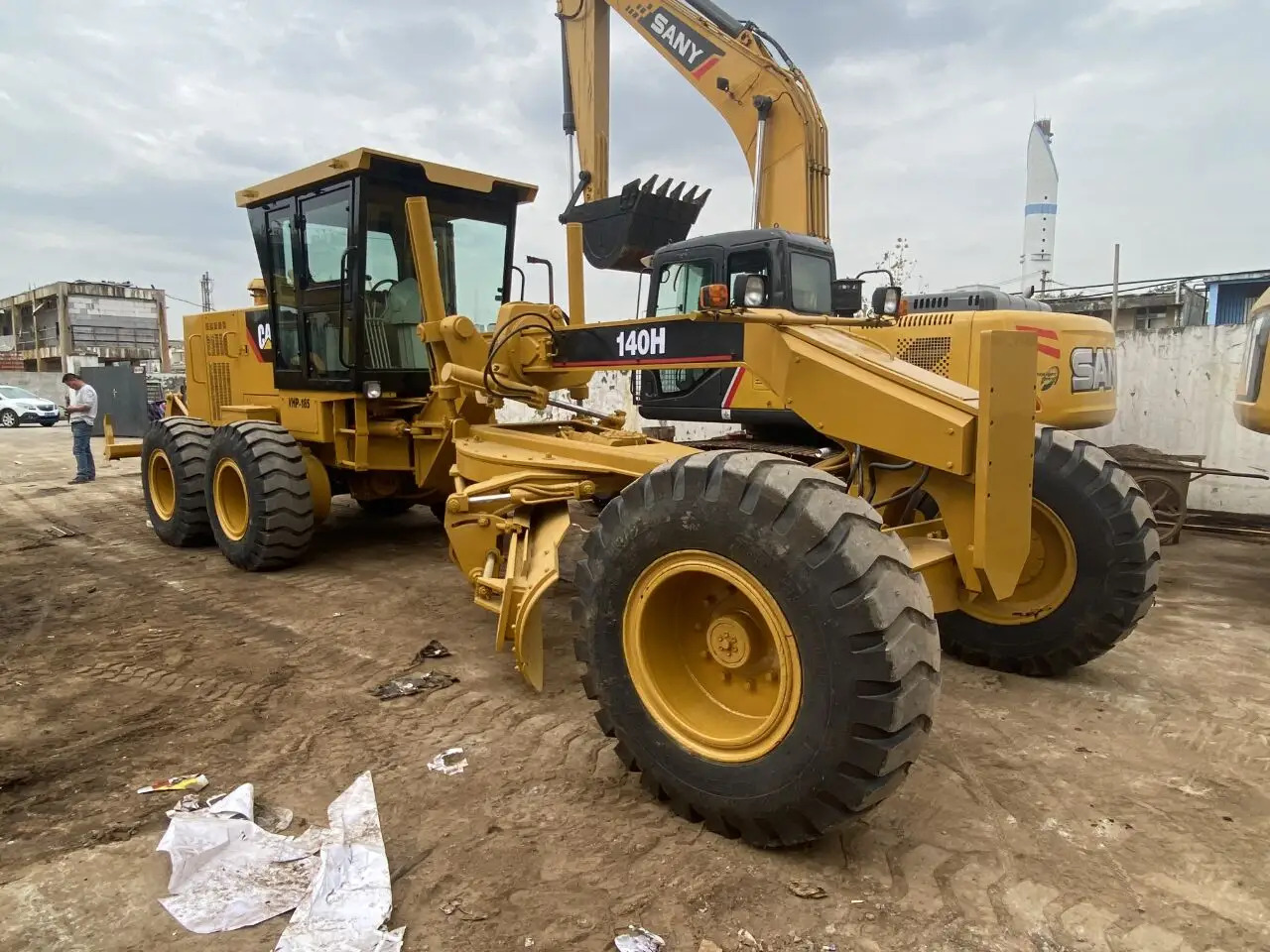 Used grader caterpillar 140H Caterpillar motor grader 140H 140G 120K 120G 14H cheap used grader - Gréder: 3 kép. Used grader caterpillar 140H Caterpillar motor grader 140H 140G 120K 120G 14H cheap used grader - Gréder: 3 kép.