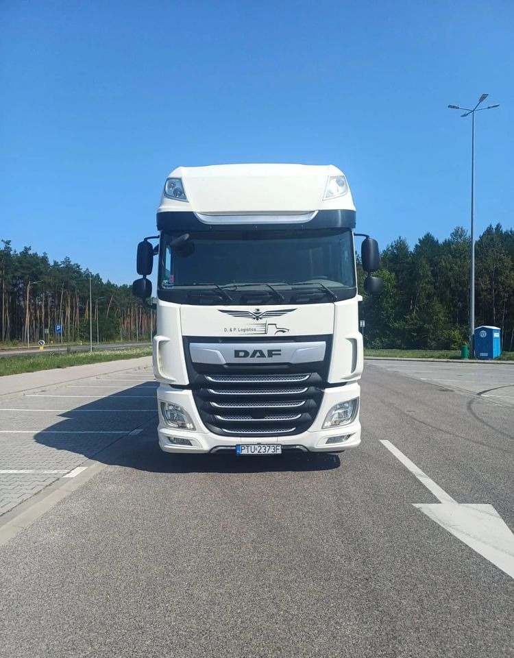 DAF XF 480 SUPER SPACE CAB / ZESTAW TANDEM PRZEJAZDOWY 120 M3 / SSC / ACC /EURO 6 - Ponyvás teherautó: 4 kép. DAF XF 480 SUPER SPACE CAB / ZESTAW TANDEM PRZEJAZDOWY 120 M3 / SSC / ACC /EURO 6 - Ponyvás teherautó: 4 kép.