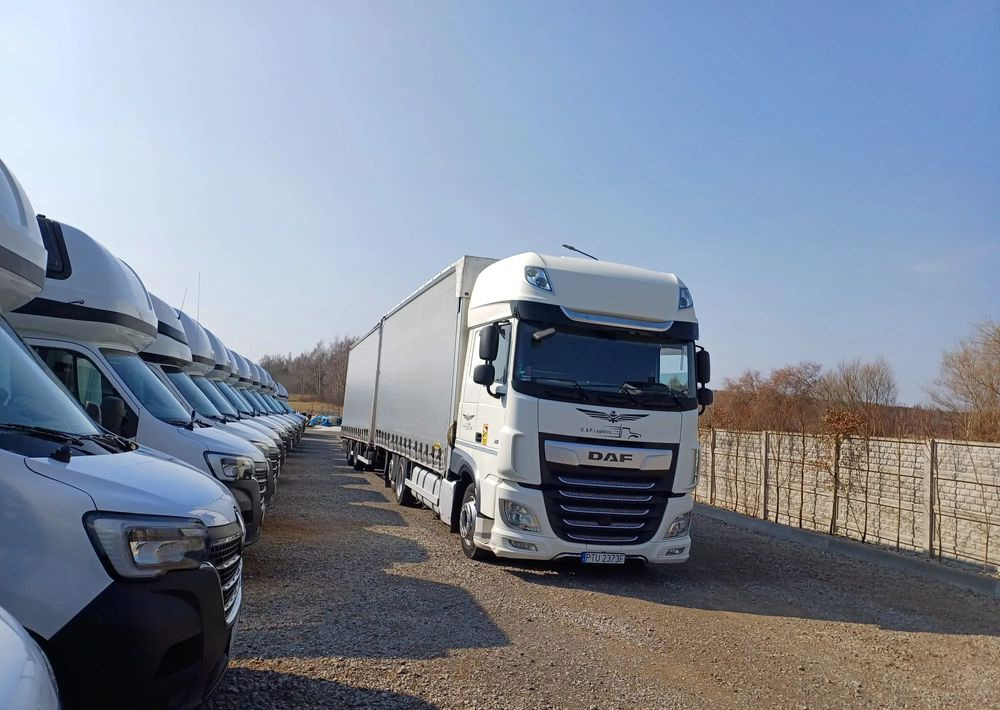 DAF XF 480 SUPER SPACE CAB / ZESTAW TANDEM PRZEJAZDOWY 120m3 - Ponyvás teherautó: 2 kép. DAF XF 480 SUPER SPACE CAB / ZESTAW TANDEM PRZEJAZDOWY 120m3 - Ponyvás teherautó: 2 kép.