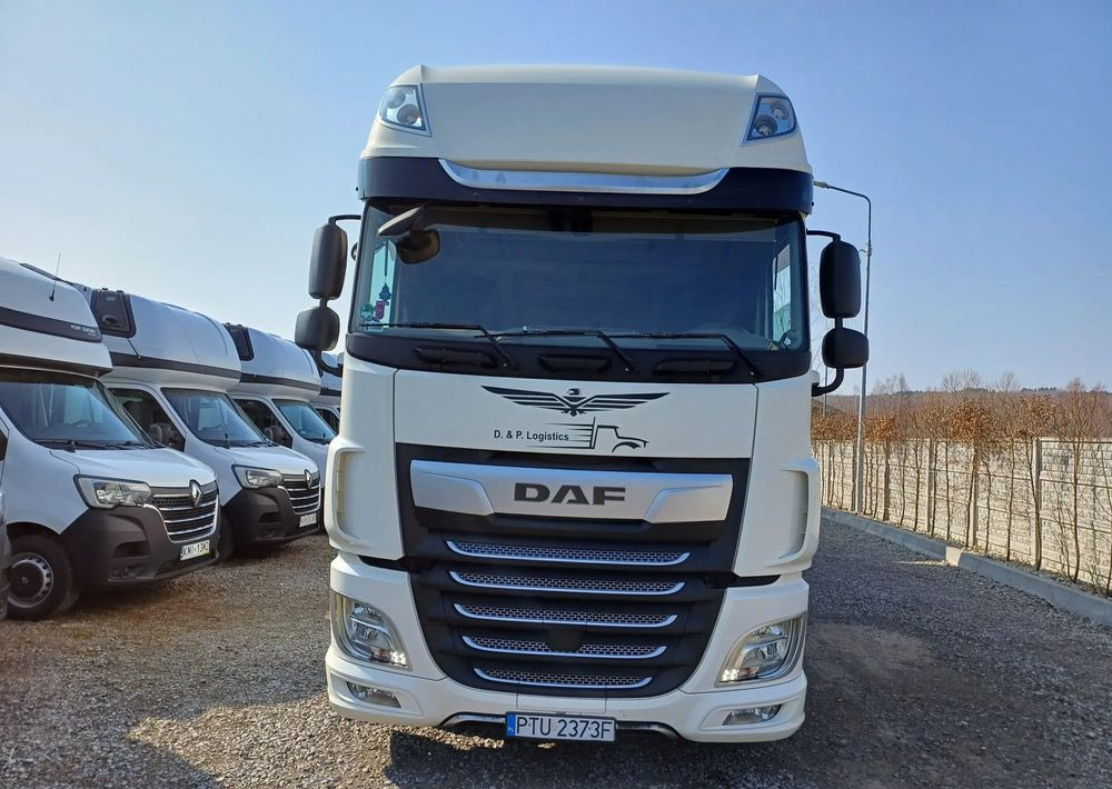 DAF XF 480 SUPER SPACE CAB / ZESTAW TANDEM PRZEJAZDOWY 120m3 - Ponyvás teherautó: 5 kép. DAF XF 480 SUPER SPACE CAB / ZESTAW TANDEM PRZEJAZDOWY 120m3 - Ponyvás teherautó: 5 kép.