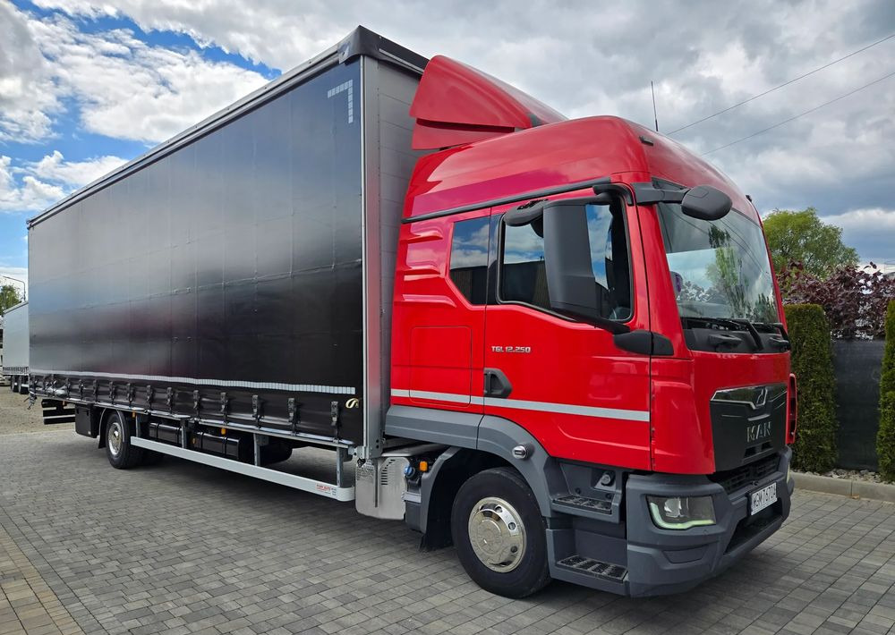 MAN TGL 12.250 - Ponyvás teherautó: 3 kép. MAN TGL 12.250 - Ponyvás teherautó: 3 kép.